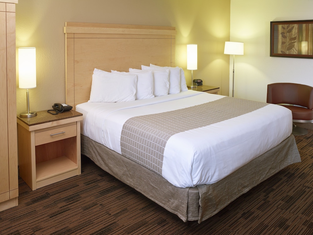 LivINN Hotel Minneapolis South / Burnsville 7/28