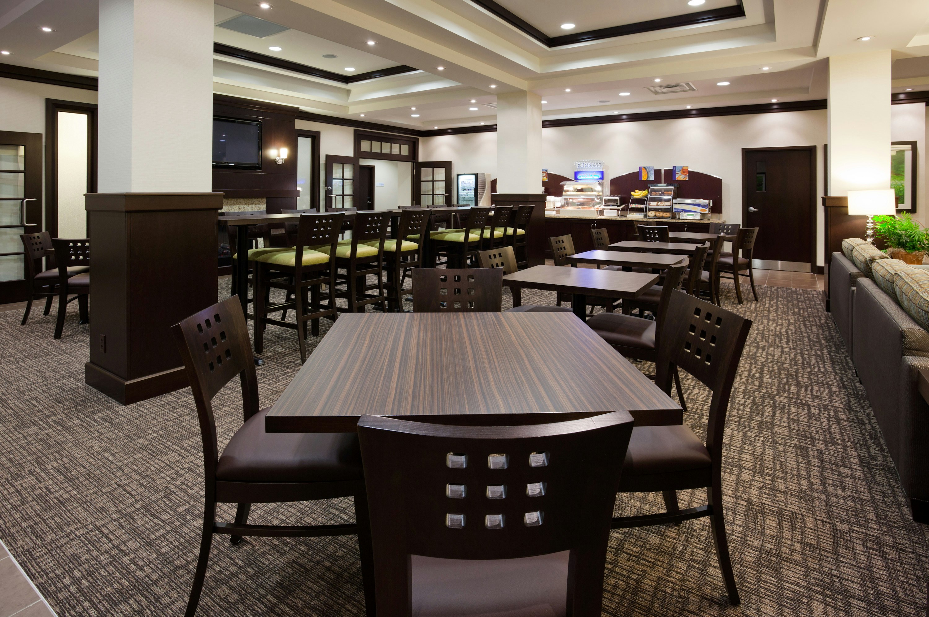 Holiday Inn Express Hotel & Suites New Liskeard 26/34