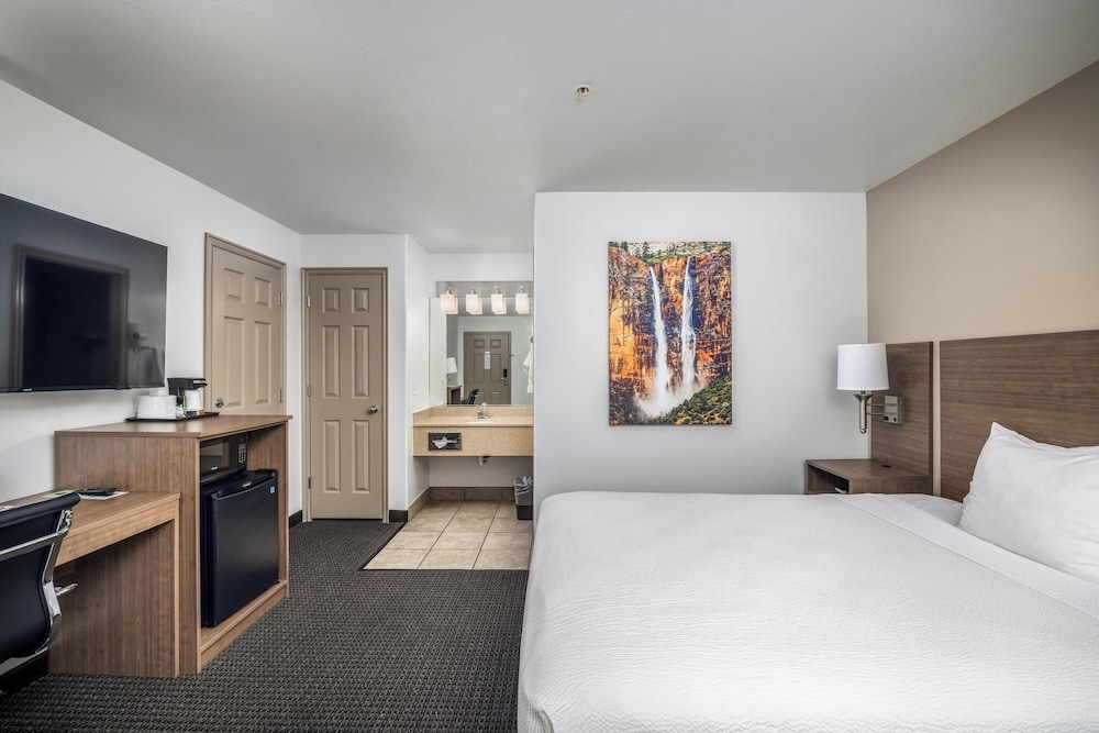 St George Inn Suites 18/67