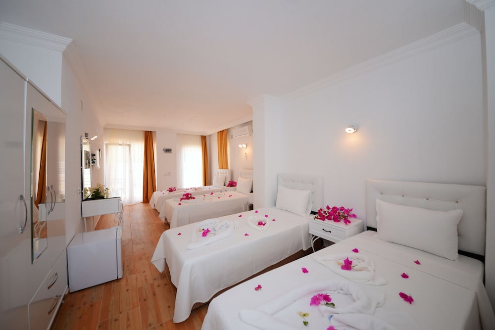 Signature, Quadruple, 4 Beds, Garden Area
