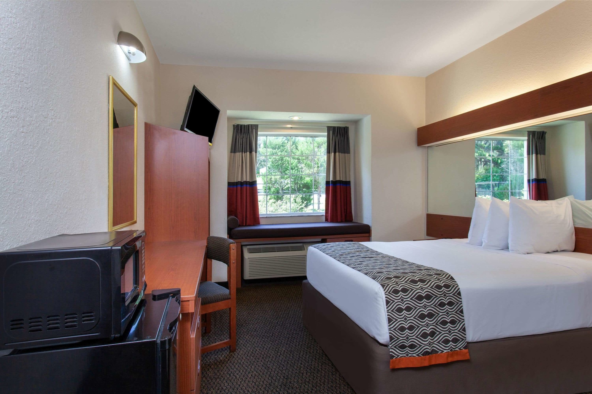 Room at Microtel Inn & Suites By Wyndham Lady Lake/The Villages, LADY LAKE - FL