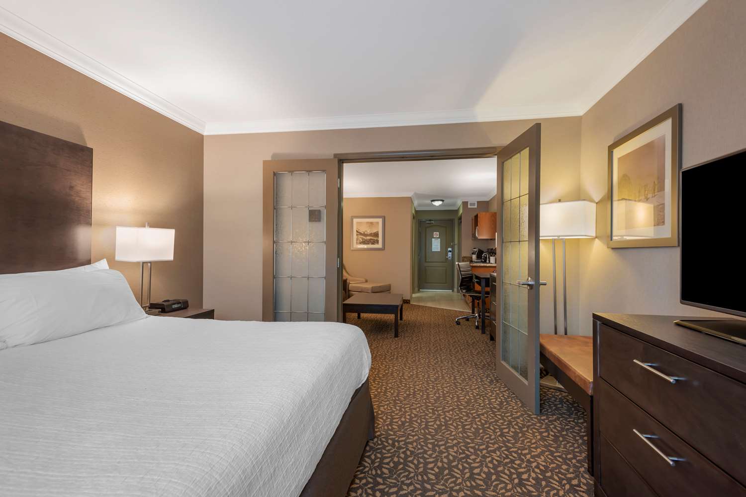 Suite, King Bed, Sofa