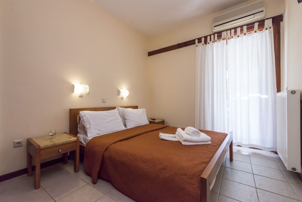 Akrogiali Hotel 36/75