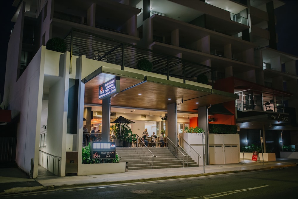The Edge Apartment Hotel 4/22