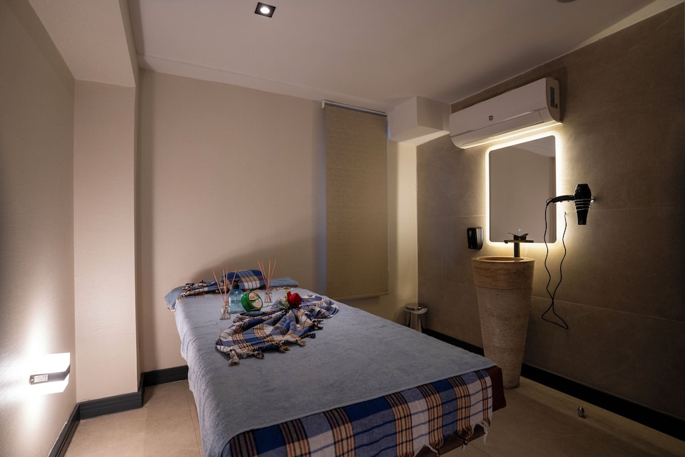 Kucuk Velic Hotel 41/71