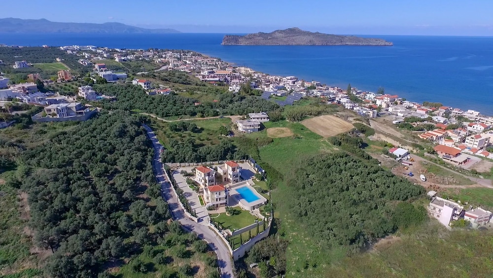 Casa Leone Suites 41/50