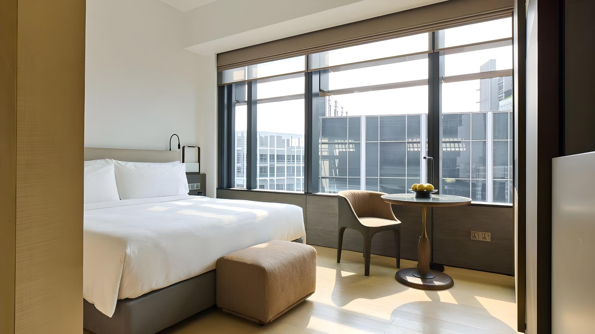 Cairnhill, King and Twin Beds