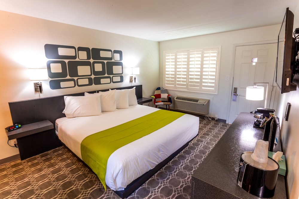 University Inn Tempe 7/45