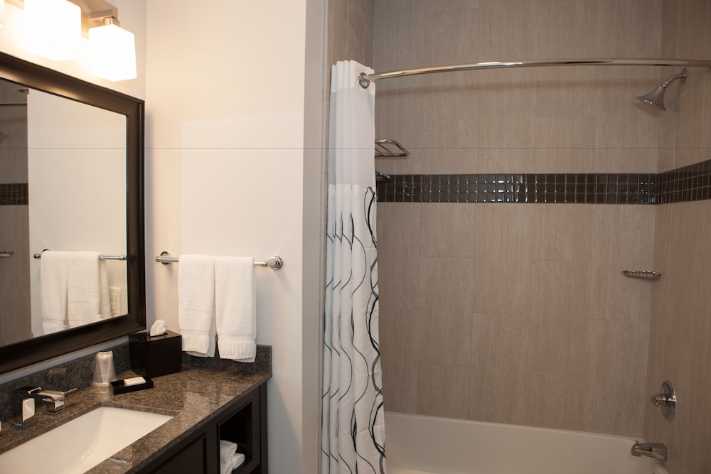 La Quinta Inn and Suites by Wyndham Lubbock Southwest 63/63