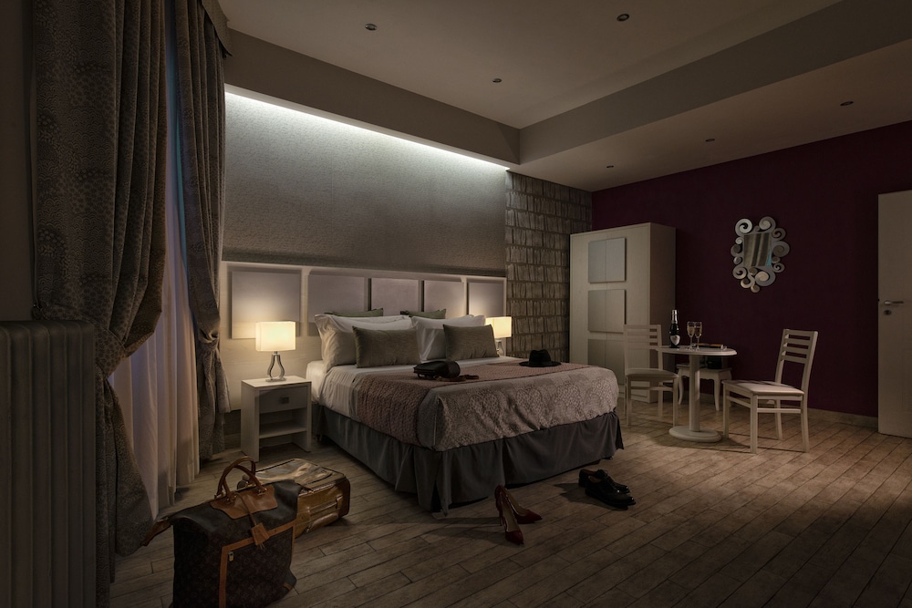 Five Rooms Rome 27/63