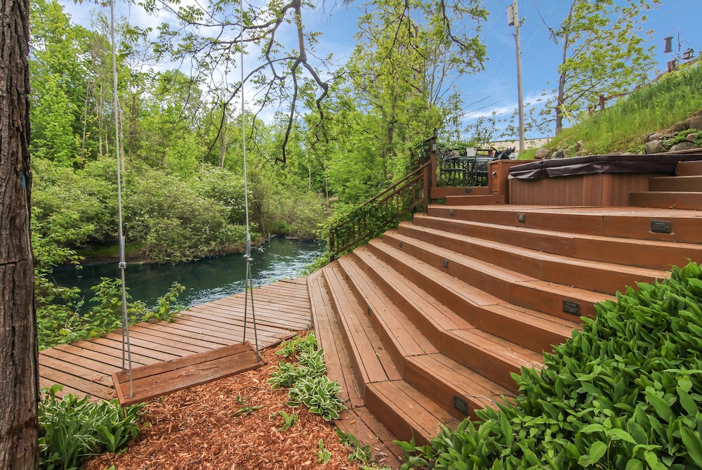 Stone Waters Inn 20/21