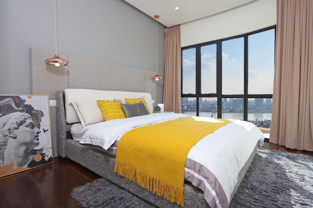 2 BEDROOMS, PENTHOUSE, SUITE