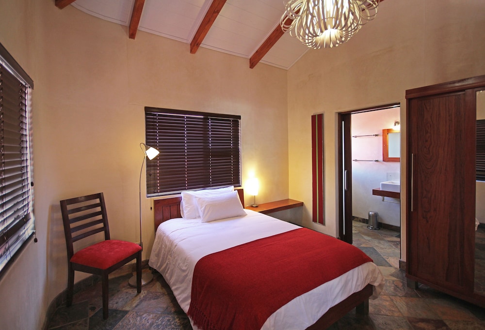 Hartmann Suites 2/15