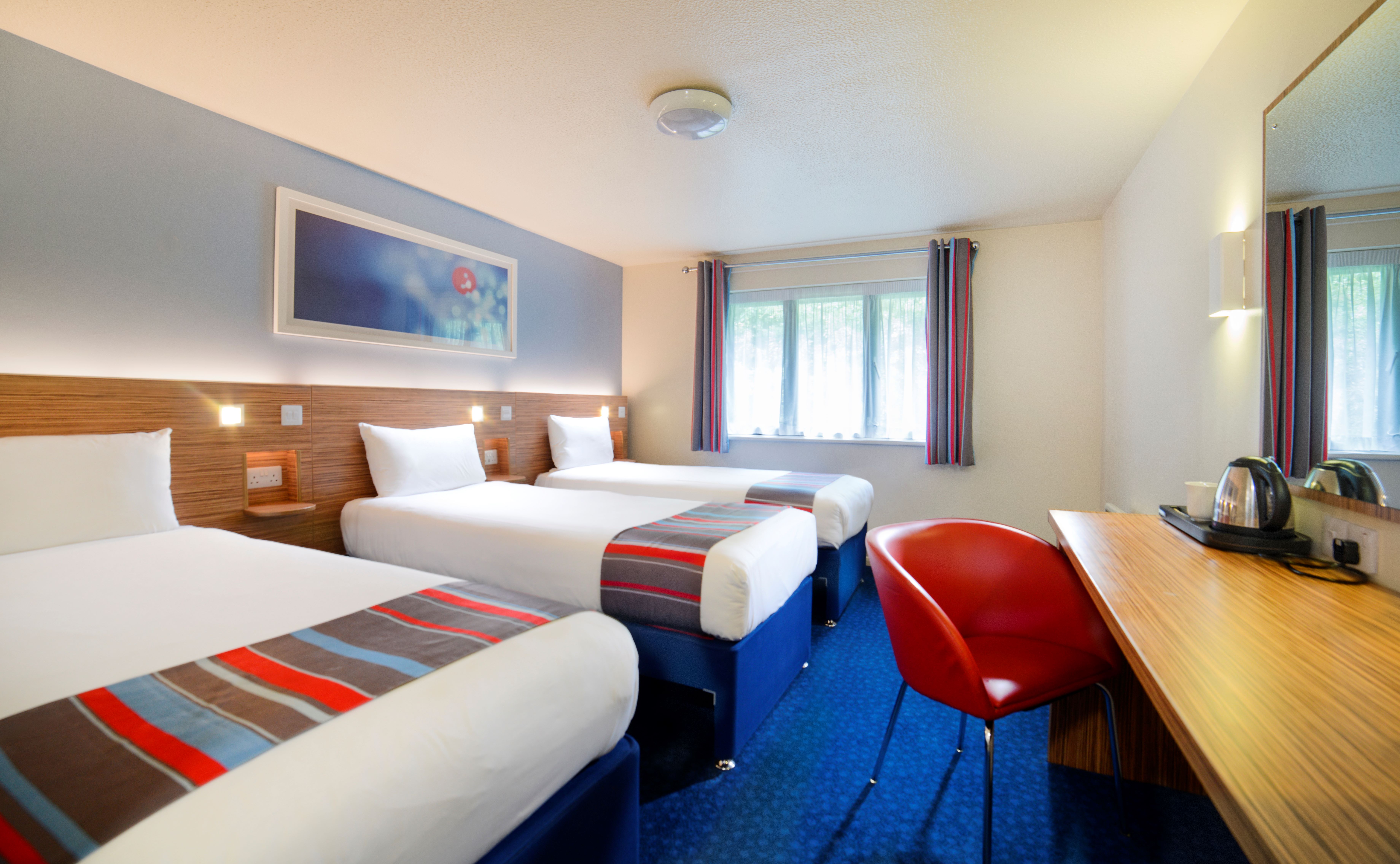 ROOM, TWIN BEDS