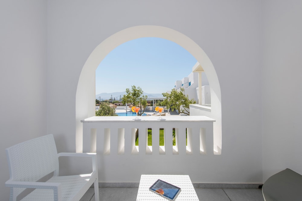 Cycladic Islands Hotel 42/47