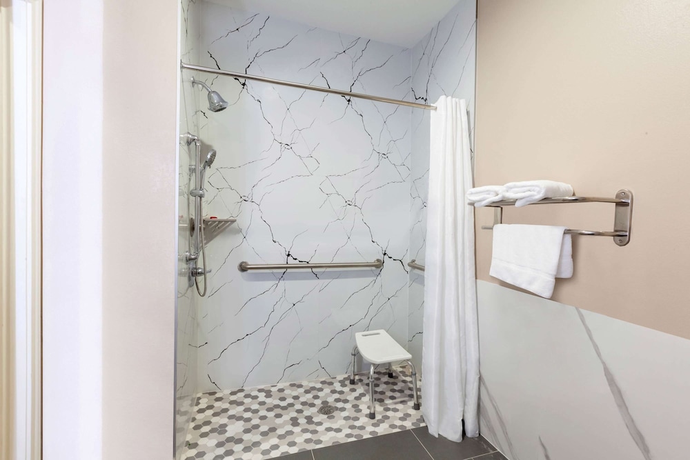 Super 8 By Wyndham Kingwood Houston North 12/36