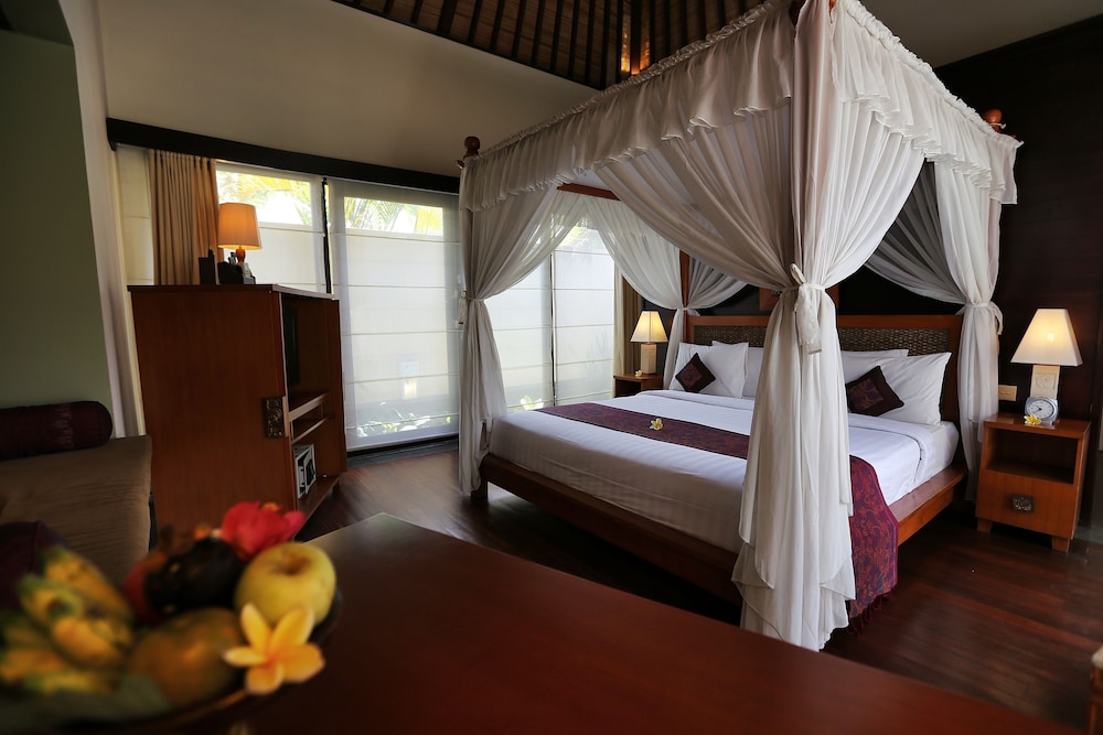 THE SANYAS SUITE 17/72