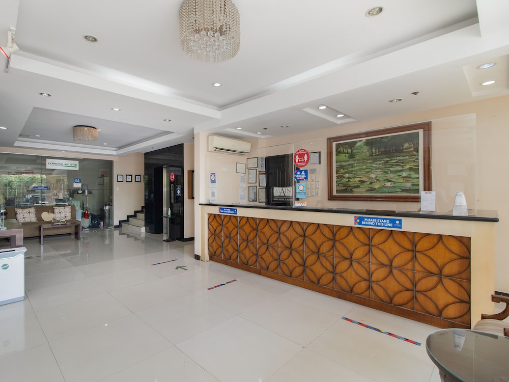 Main Hotel And Suites 16/67