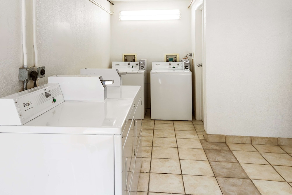 Motel6 Dayton Englewood 21/21