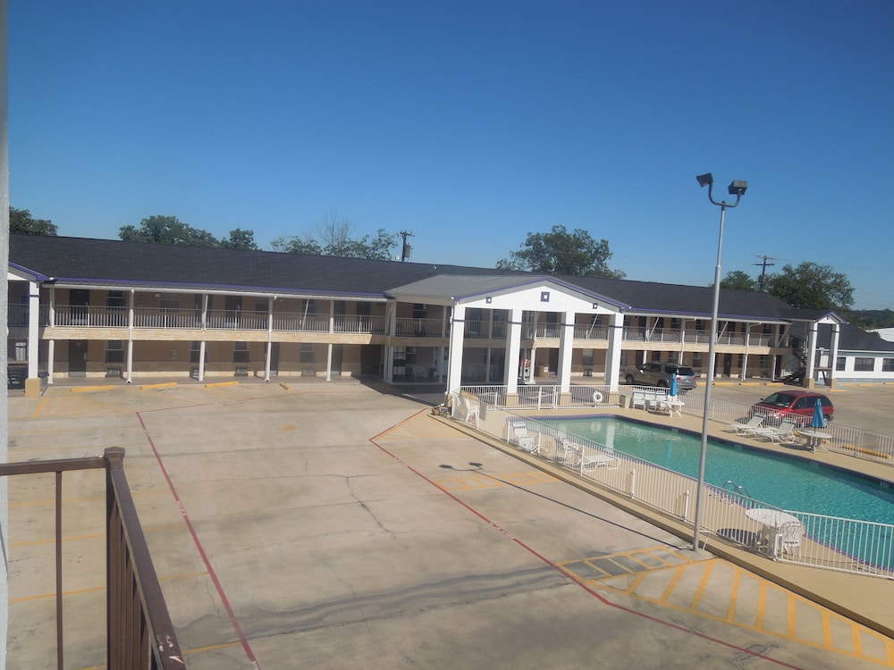 Knights Inn Mineral Wells 5/45