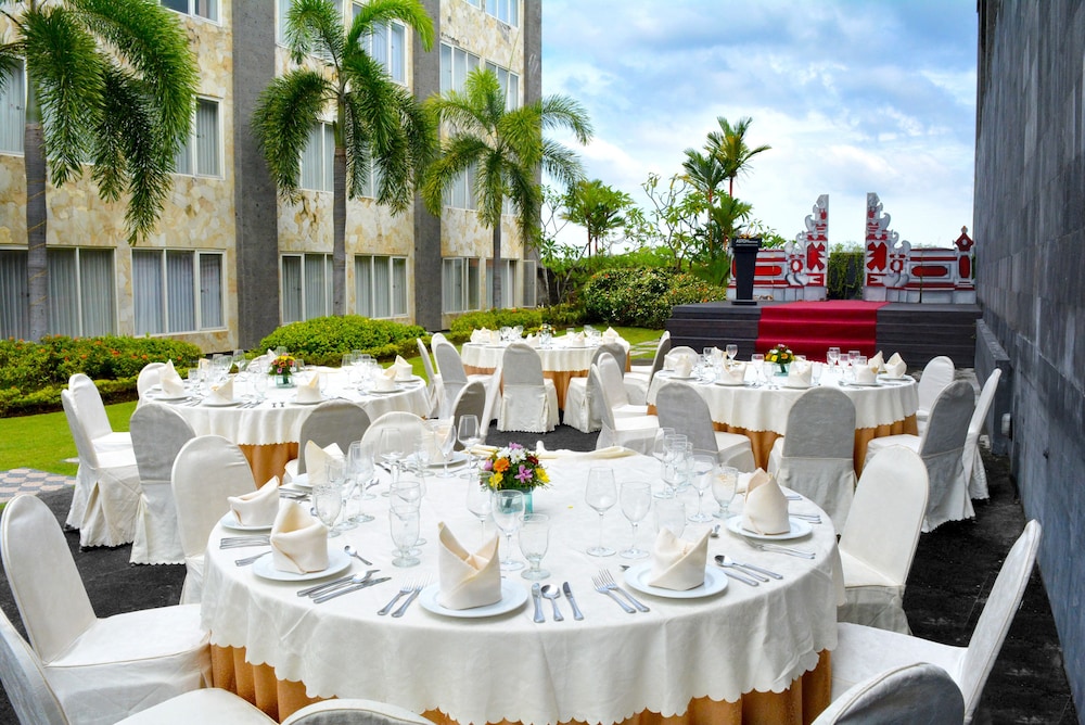 Aston Denpasar Hotel & Convention Center 65/72