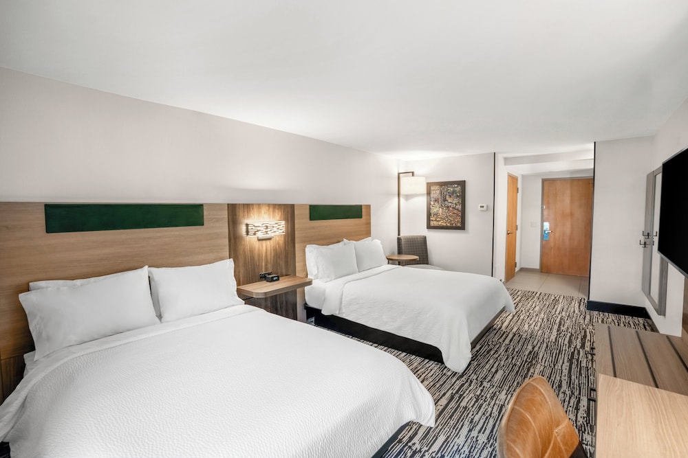 Holiday Inn Express And Suites Hayward 17/66