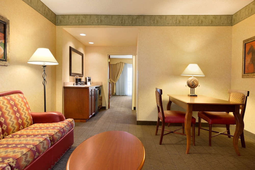Embassy Suites by Hilton Albuquerque 41/63