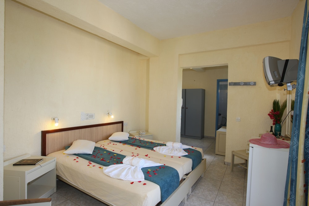Triton Hotel 9/44