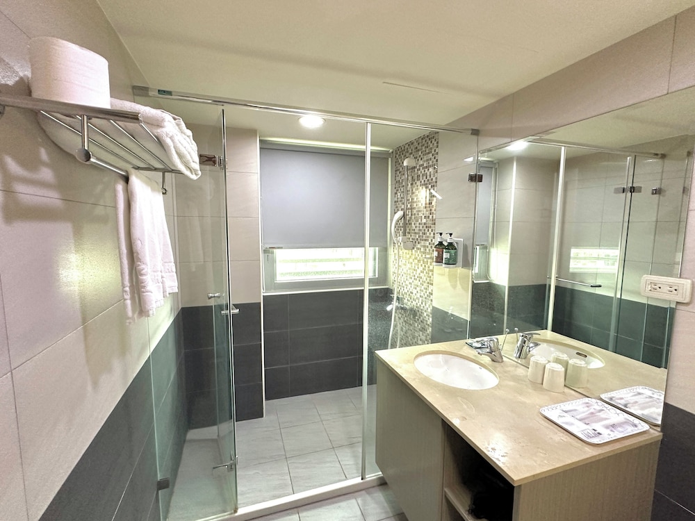 Beauty Trip Hotel 53/54