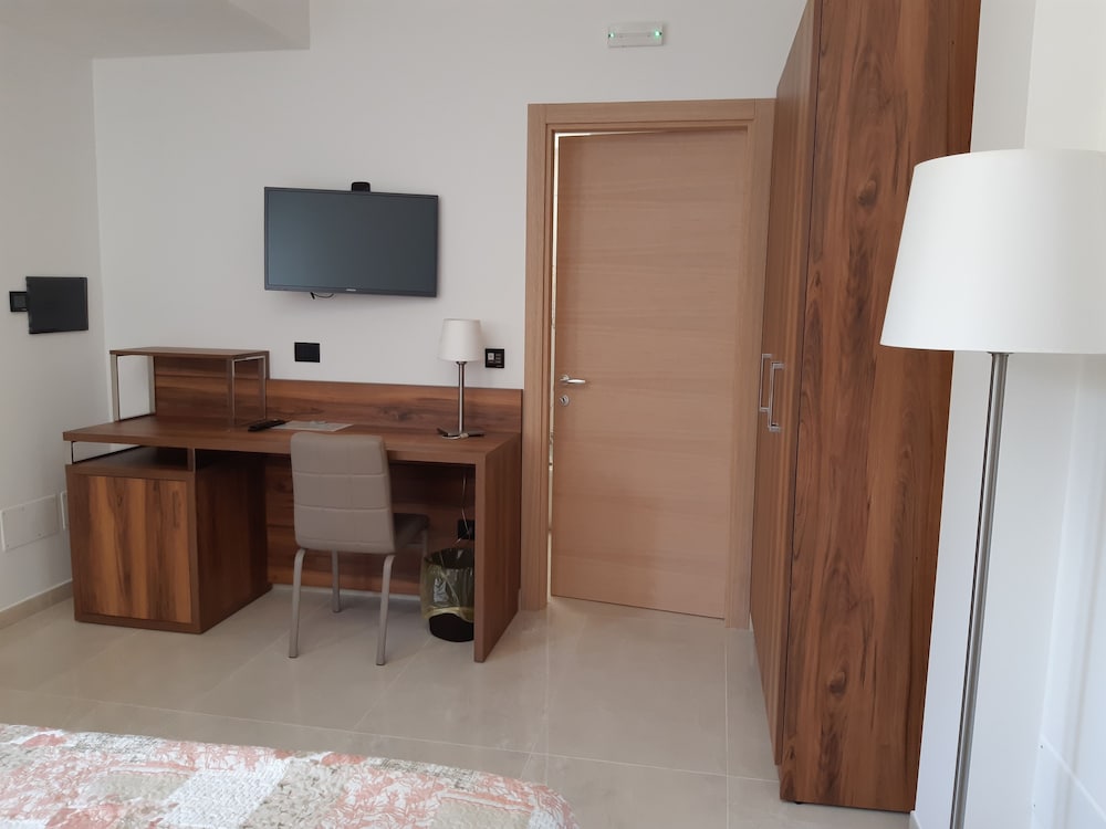 Morello Beach Hotel 30/50