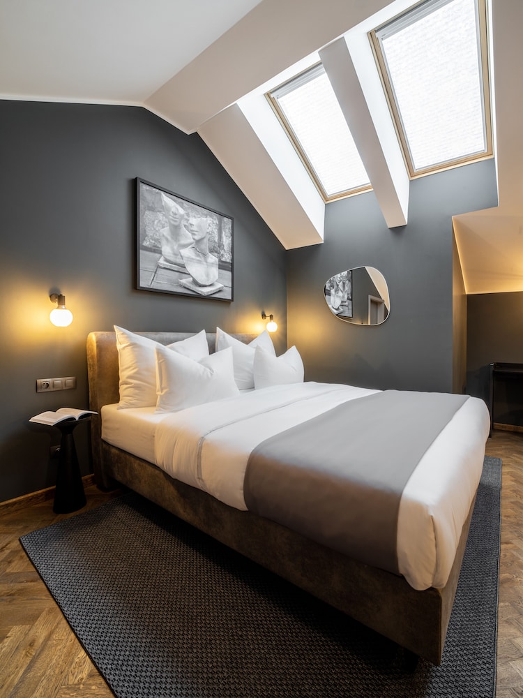 The Viaduct - Suites & More 28/60