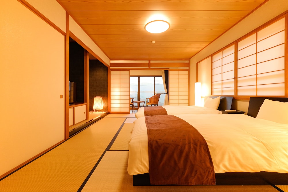 JAPANESE, DELUXE, TWIN BEDS