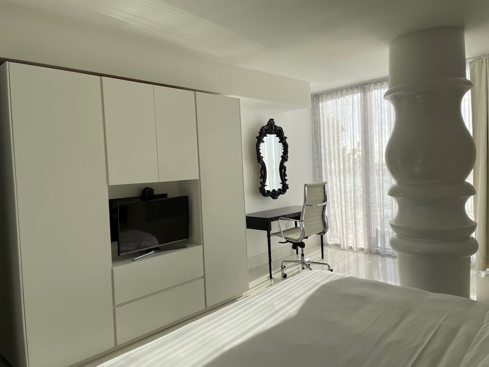 Mondrian South Beach 42/64