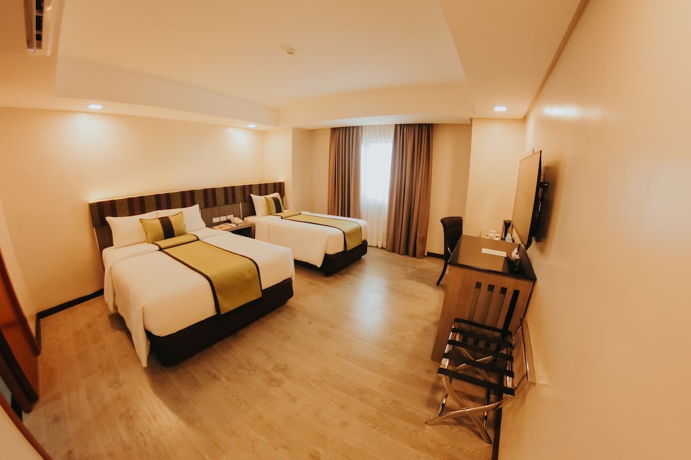 BUSINESS, 1 QUEEN AND 1 SINGLE BED, EAST WING