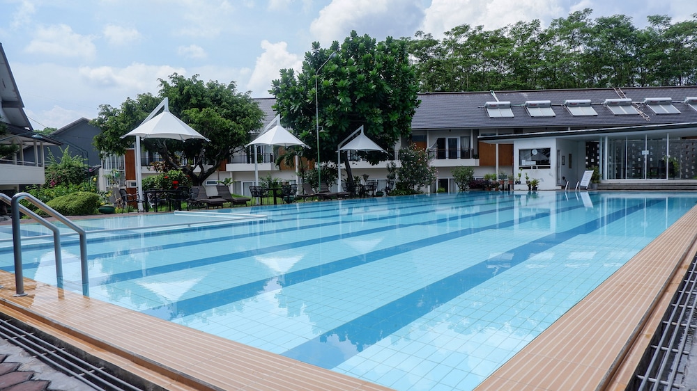 Front One Resort Magelang 23/50