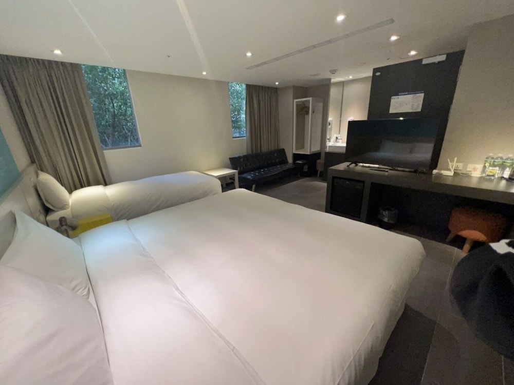 ROOM ASSIGNED ON ARRIVAL, SUPERIOR, TRIPLE