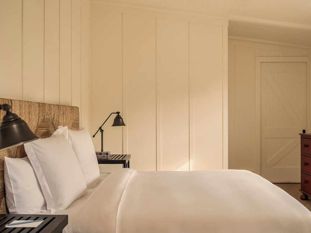 2 Bedrooms, Hilltop, Family Suite, 2 King Beds