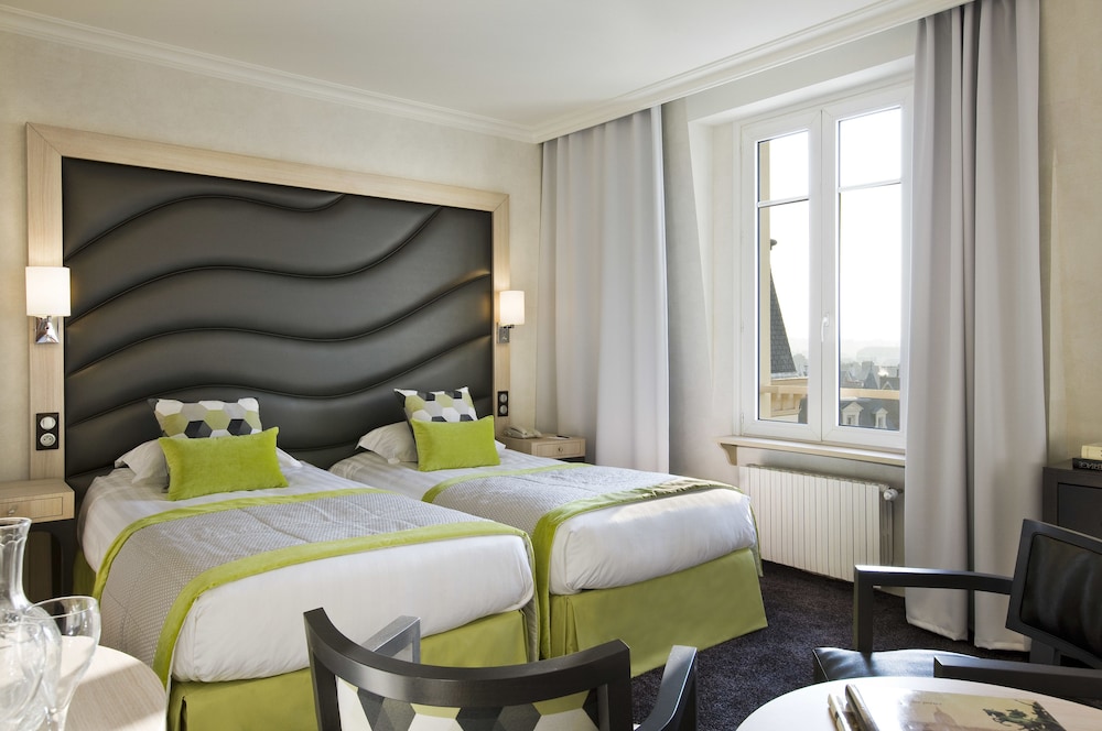 Superior, Double Bed, City View