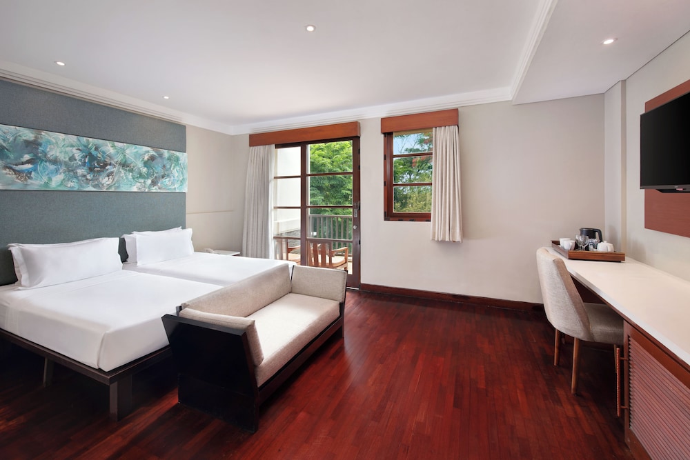DELUXE, TWIN BEDS, BALCONY
