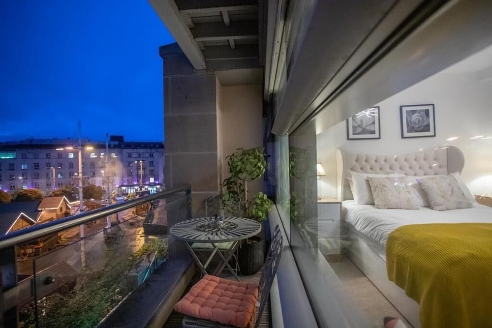 Live In Leeds Millenium Square Apartment 14/45