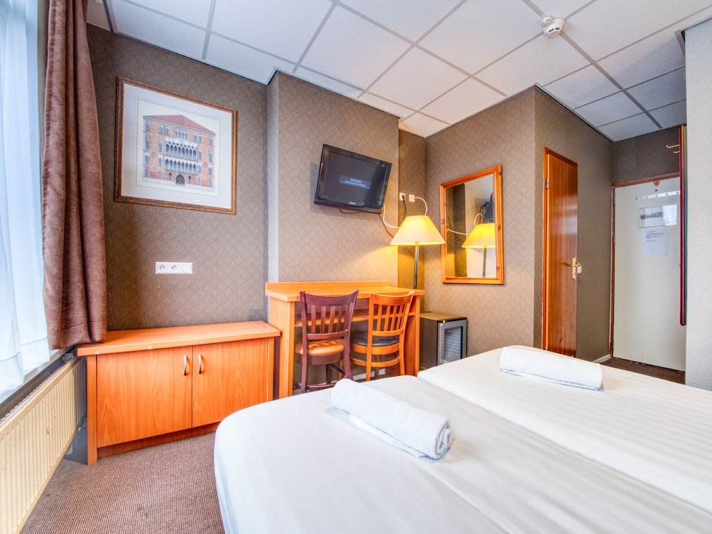 Di-Ann Hotel 43/67