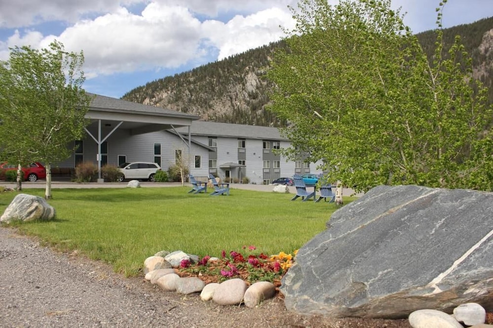 Whitewater Inn 1/28