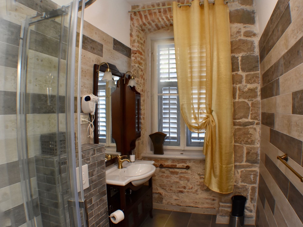 PIETRA ROSSA Luxury Rooms 59/66