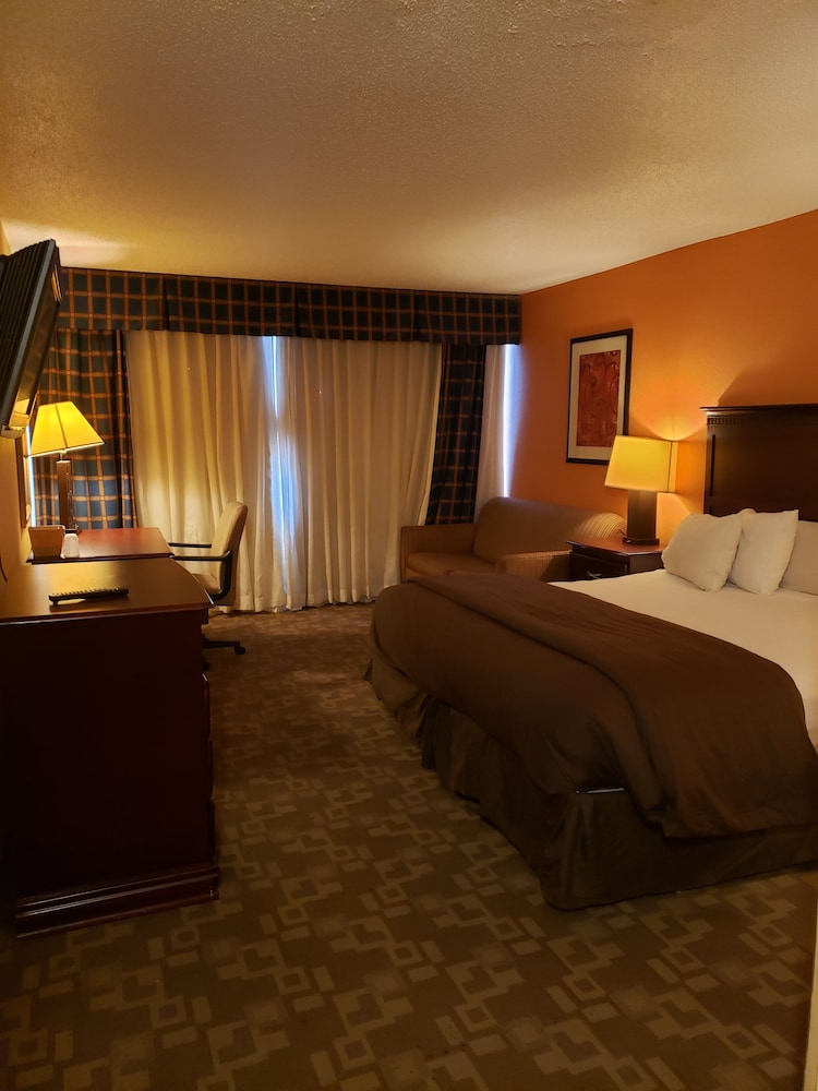 Ramada by Wyndham DFW Airport 9/39