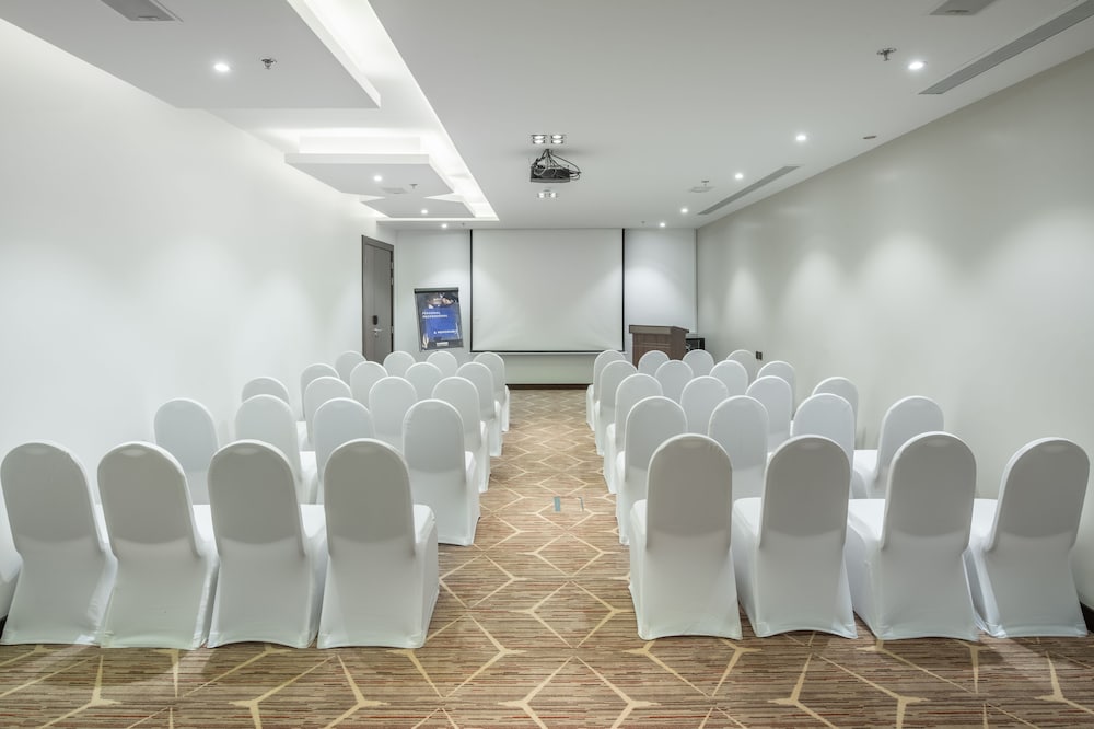 فندق راديسون بلو - بريدة(Radisson Blu Hotel Buraidah) 65/75
