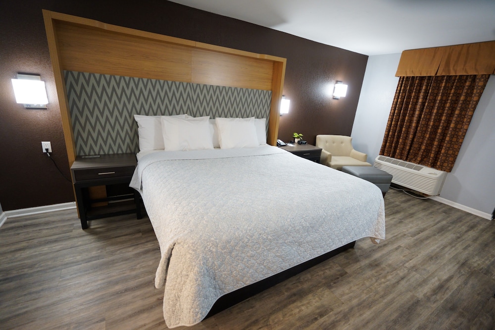 Columbus Inn and Suites 7/28