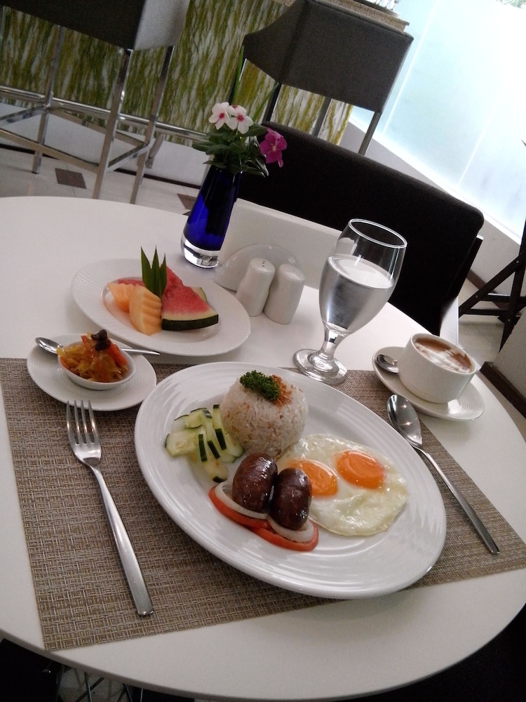 Harvest Hotel 52/68
