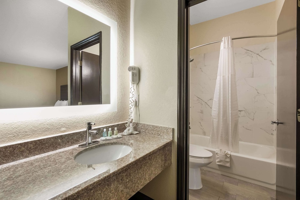 غرفة قياسية بسرير كينج، Quality Inn Commerce at I-85 10/10