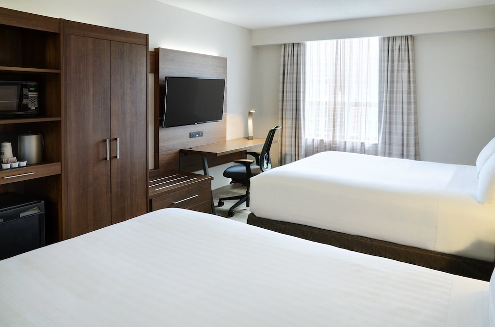 Holiday Inn Express Toronto Downtown 12/76