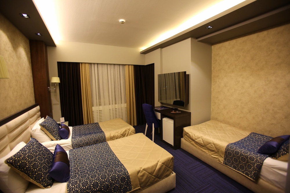 Prestige Hotel 32/49